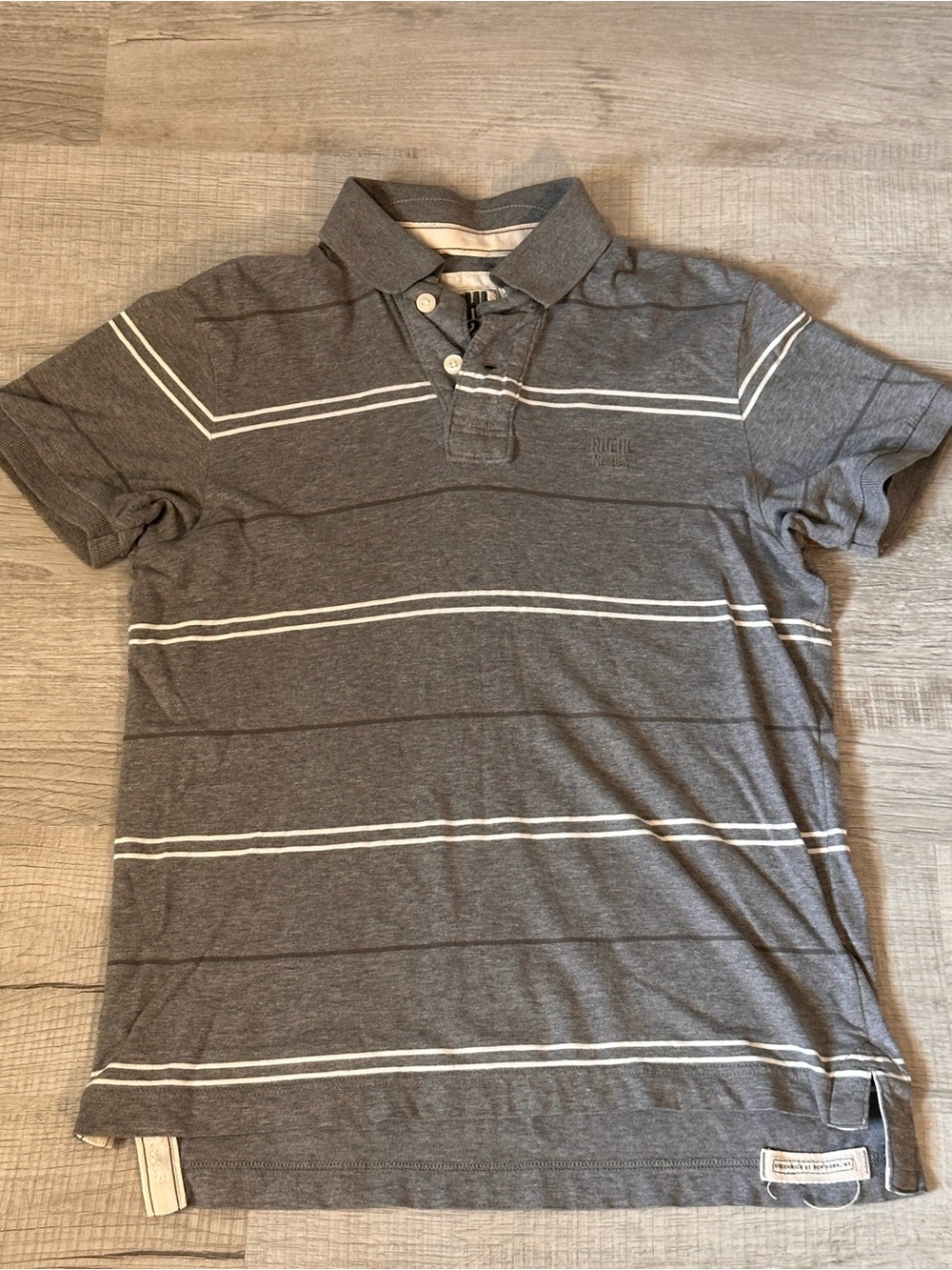 Ruehl No.925 Gray Polo with White Stripes